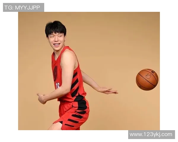 媒体人分析杨瀚森或参加亚洲杯的意义与姚明当年征战斯坦科维奇杯的对比